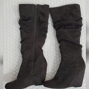 Transit mid calf faux suede boots 👢